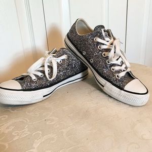 Gently Worn Converse All Stars Low Top Glitter Canvas Sneakers Silver 6.5